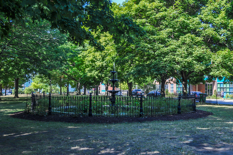 Days Park Fountain