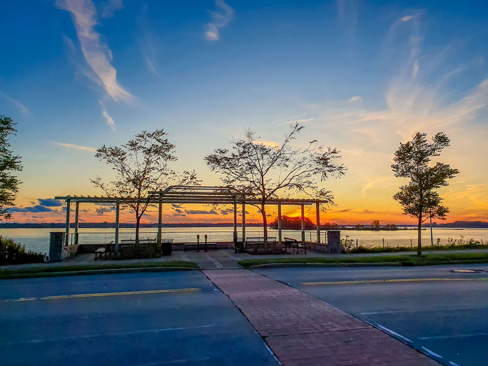 Niagara River Outlook Riverside Park