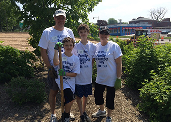 united-way-annual-family-volunteer-day-front-park_june-11_4